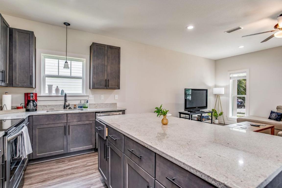 Beach Flow Bungalow-Mins To Downtown-Dining-Base Pensacola Exterior foto